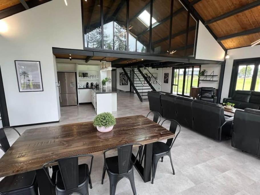The Clubhouse Villa Hamilton Exteriör bild